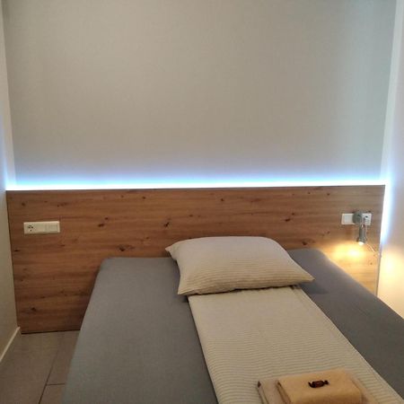 Sroom 118 And 119 In Center 로이틀링겐 외부 사진