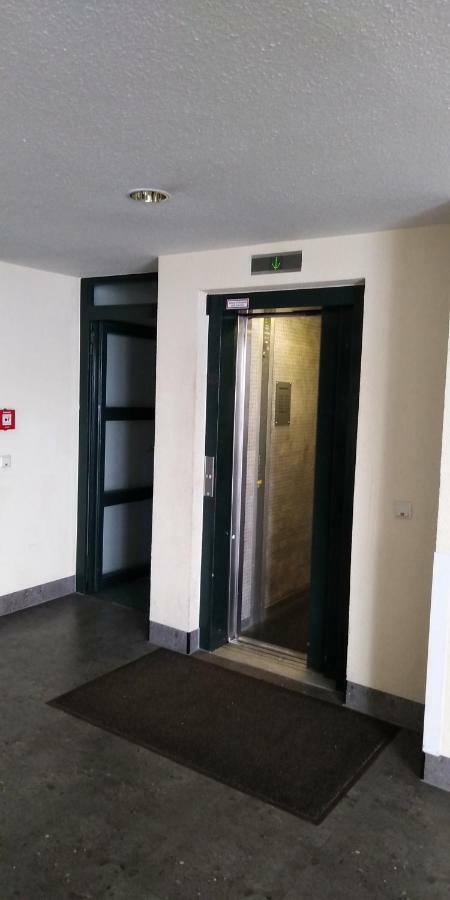 Sroom 118 And 119 In Center 로이틀링겐 외부 사진