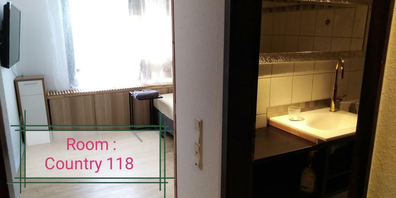 Sroom 118 And 119 In Center 로이틀링겐 외부 사진
